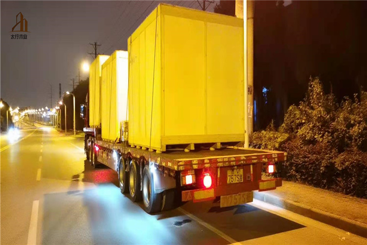 無錫某醫(yī)療機械設(shè)備定制的木包裝箱發(fā)貨